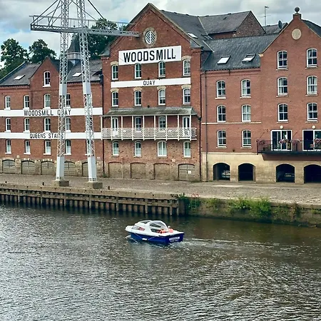 Riverside Apartament