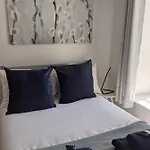 Riverside 아파트